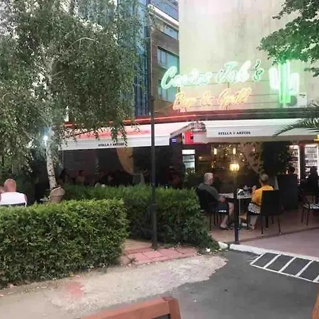 Close Σάνι Μπιτς